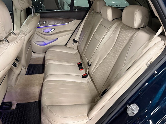 Mercedes-Benz E220 23 of 25
