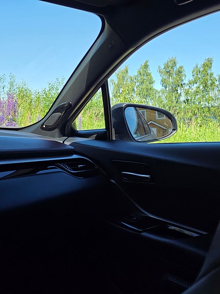 Toyota C-HR 10 of 15