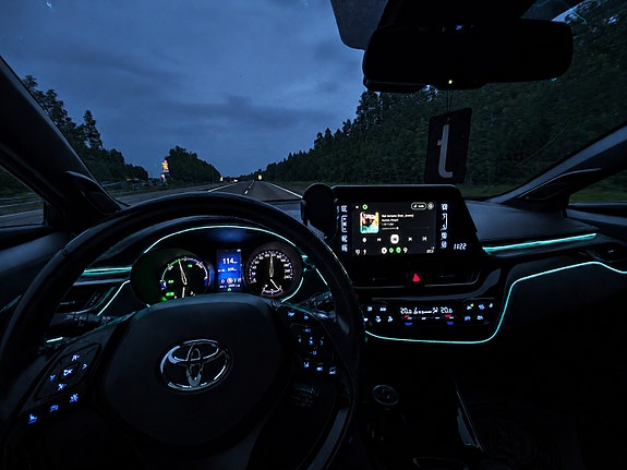Toyota C-HR 14 of 15
