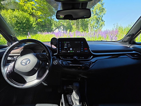 Toyota C-HR 7 of 15