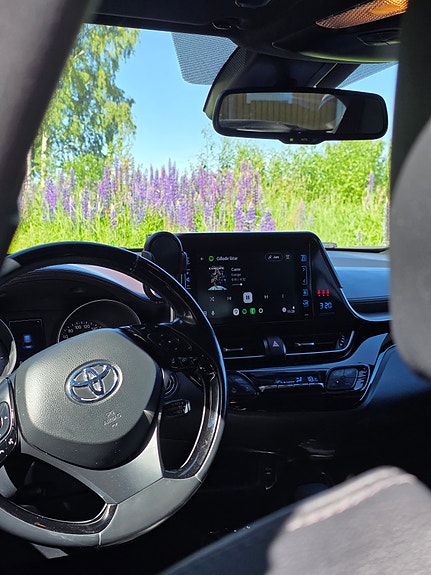 Toyota C-HR 13 of 15