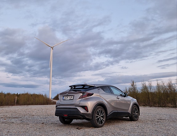 Toyota C-HR 2 of 15