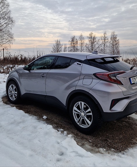 Toyota C-HR 5 of 15