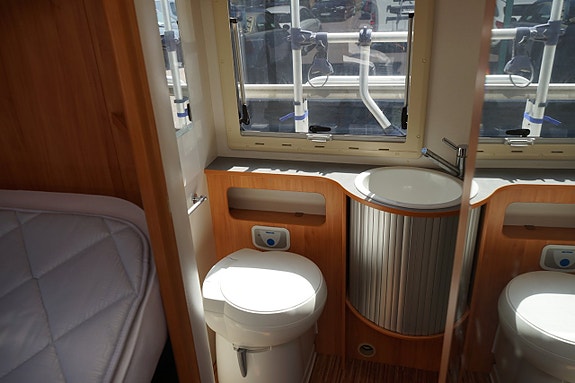 Adria Mobil Coral S 670 SLT Scandinavian Edition 131 hk 12 of 14