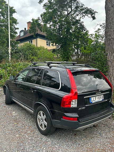 Volvo XC90 2 of 5