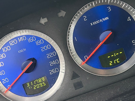 Volvo XC90 4 of 5