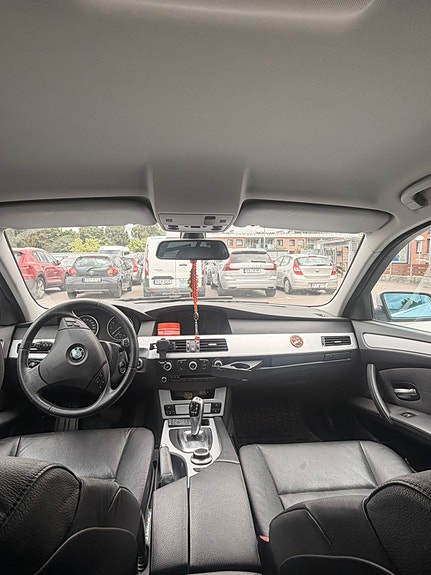 BMW 523i 7 of 12