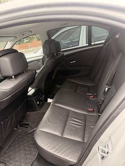 BMW 523i 8 of 12