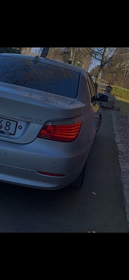 BMW 523i 4 of 5