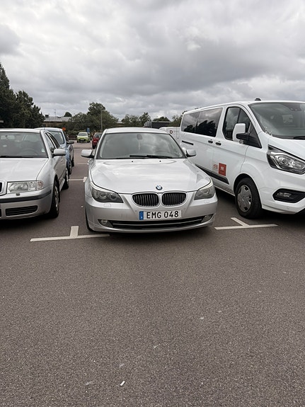 BMW 523i 10 of 12
