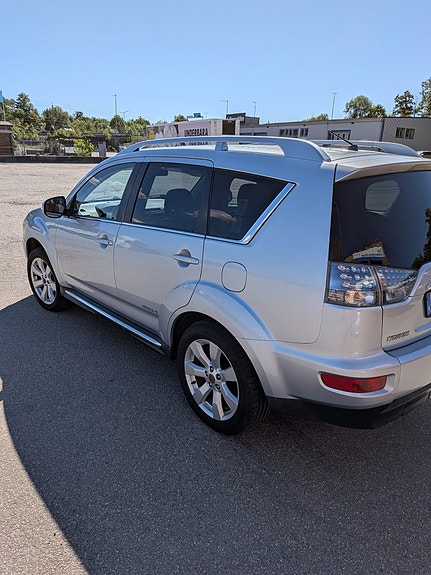 Mitsubishi Outlander 2 of 5
