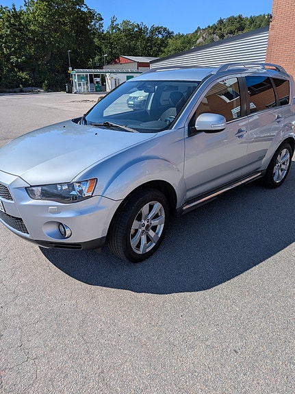 Mitsubishi Outlander 3 of 5