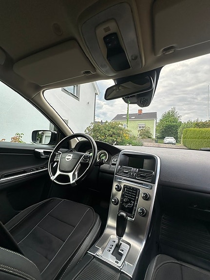 Volvo XC60 2 of 5