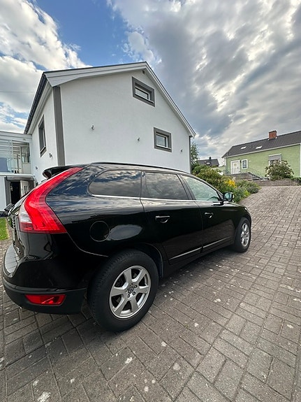Volvo XC60 3 of 5