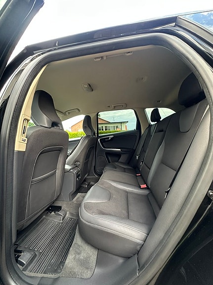 Volvo XC60 4 of 5