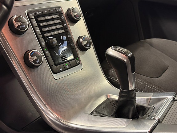 Volvo XC60 12 of 18