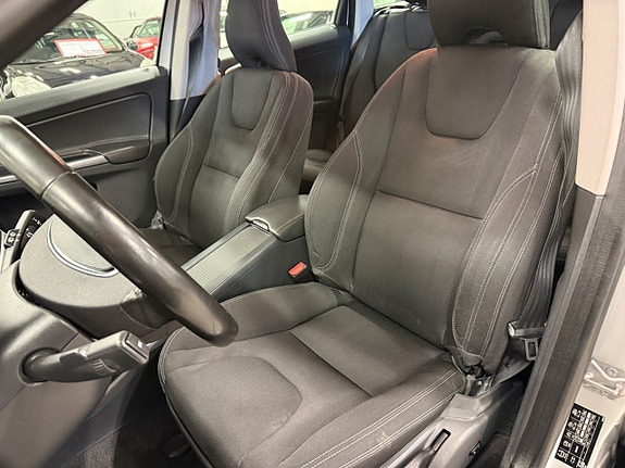 Volvo XC60 13 of 18