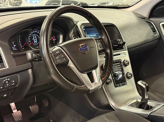 Volvo XC60 11 of 18