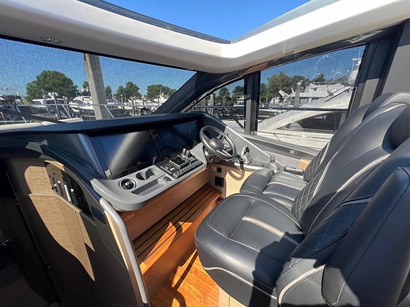 Princess V55 - 2024 | 2 x Volvo Penta D13-1000 3 of 5