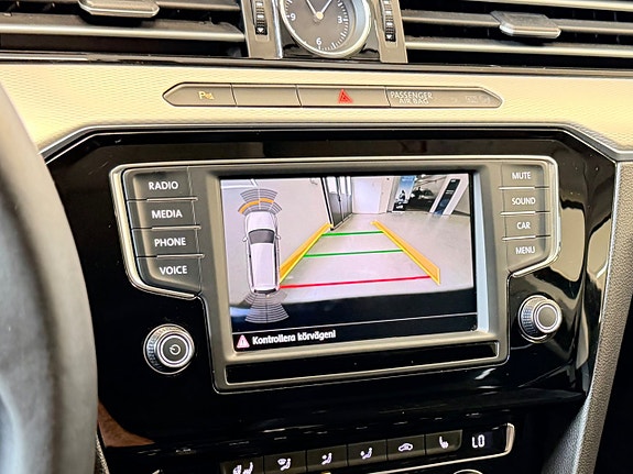 Volkswagen Passat Alltrack 18 of 19