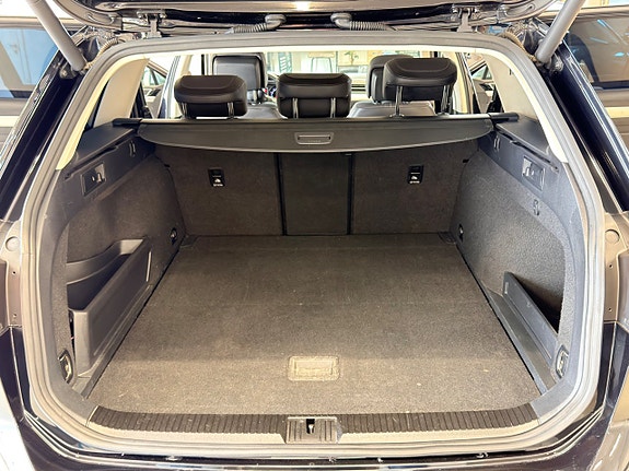 Volkswagen Passat Alltrack 16 of 19