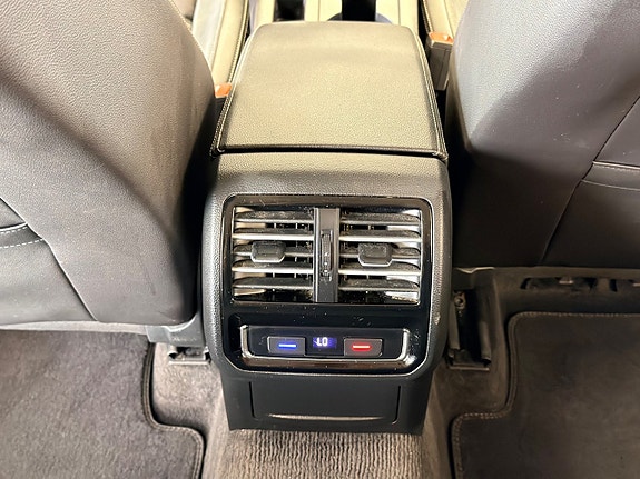 Volkswagen Passat Alltrack 17 of 19
