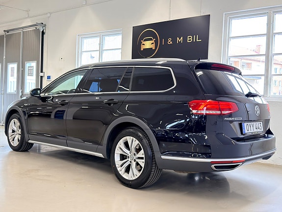 Volkswagen Passat Alltrack 3 of 5