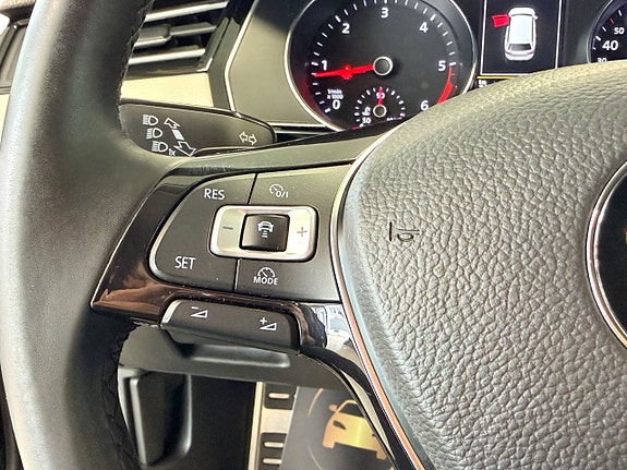 Volkswagen Passat Alltrack 13 of 19