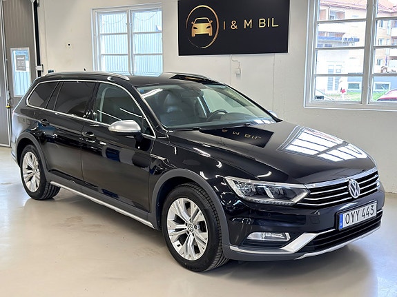 Volkswagen Passat Alltrack 2 of 5