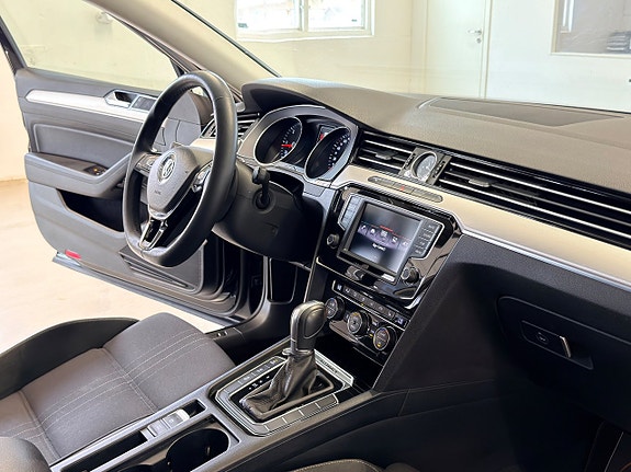 Volkswagen Passat Alltrack 9 of 19