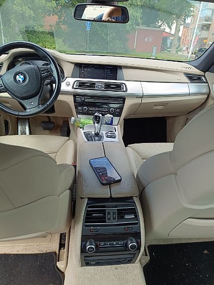 BMW 750I 2010 photo 4