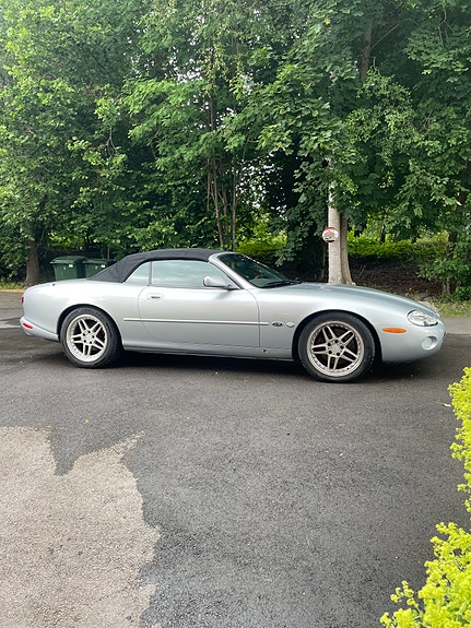 Jaguar XK 2 of 4