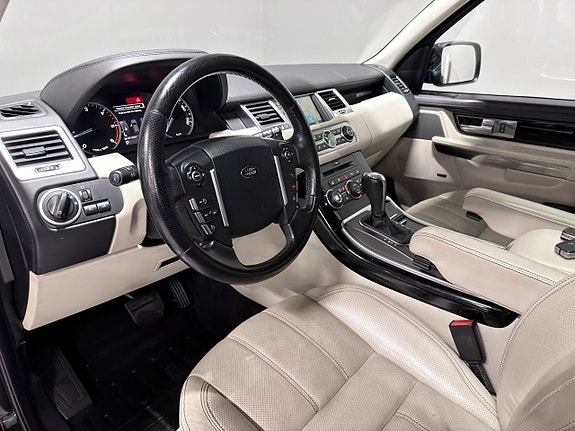 Land Rover Range Rover Sport 17 of 30