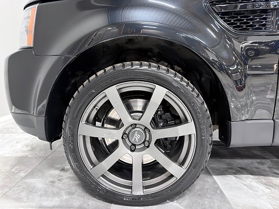 Land Rover Range Rover Sport 12 of 30