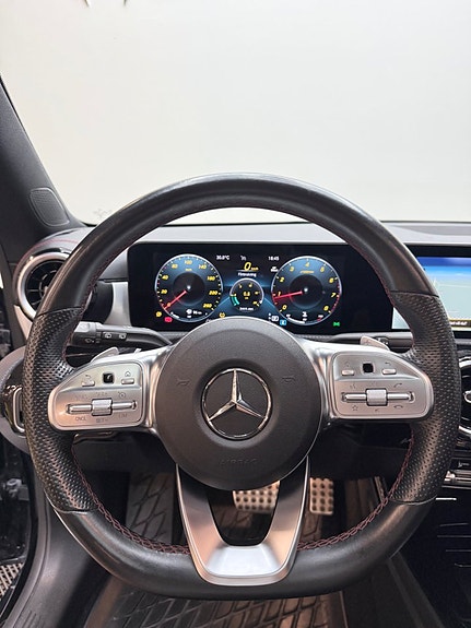 Mercedes-Benz CLA200 7 of 14