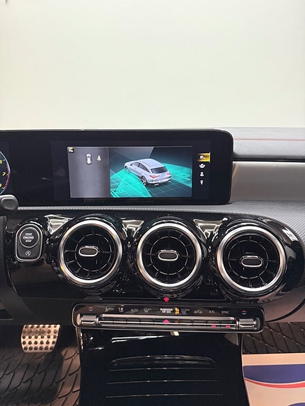 Mercedes-Benz CLA200 9 of 14