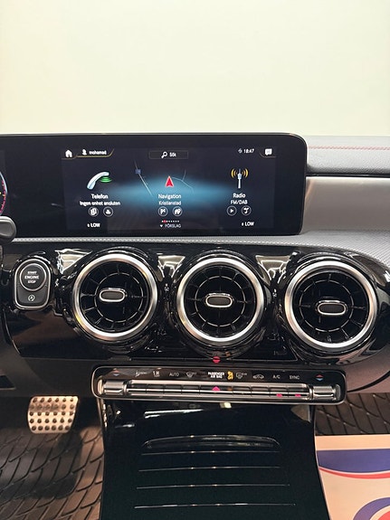 Mercedes-Benz CLA200 13 of 14