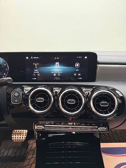 Mercedes-Benz CLA200 10 of 14