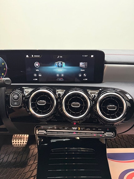 Mercedes-Benz CLA200 11 of 14