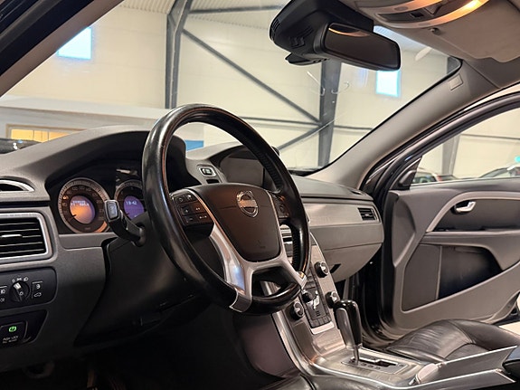 Volvo XC70 13 of 20