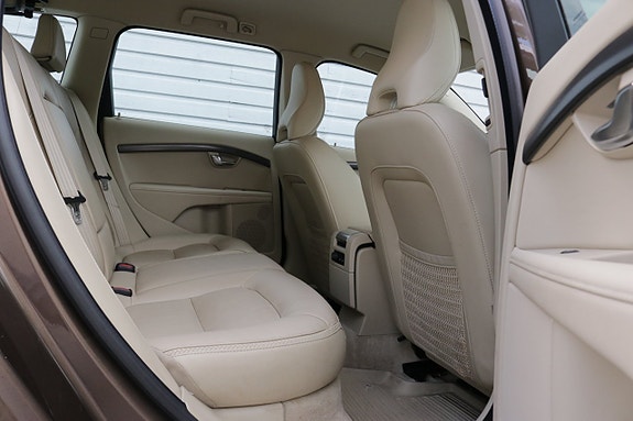 Volvo XC70 18 of 22