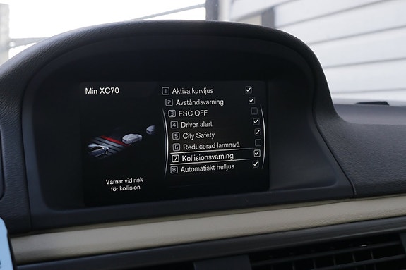 Volvo XC70 13 of 22