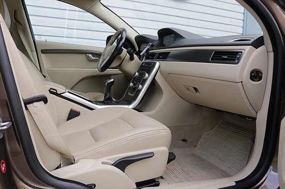 Volvo XC70 17 of 22