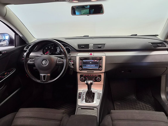 Volkswagen Passat 8 of 12