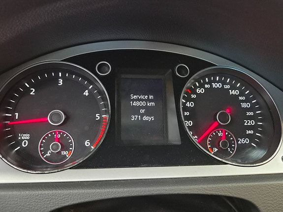 Volkswagen Passat 9 of 12