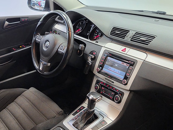 Volkswagen Passat 7 of 12
