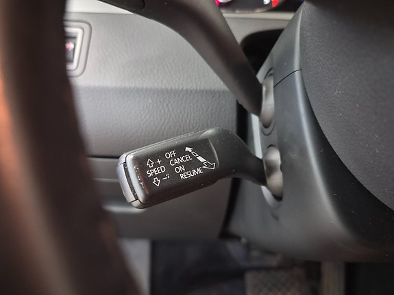 Volkswagen Passat 10 of 12