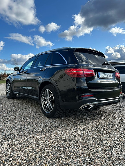 Mercedes-Benz GLC250 d 2 of 5