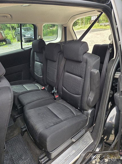 Mazda 5 2 of 4