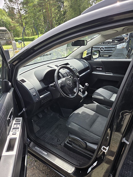 Mazda 5 3 of 4